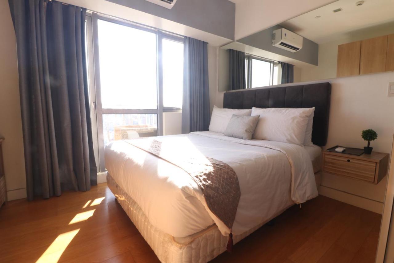 Ferienwohnung Oasis Regency @ Acqua Livingstone Near Rockwell Mandaluyong Exterior foto