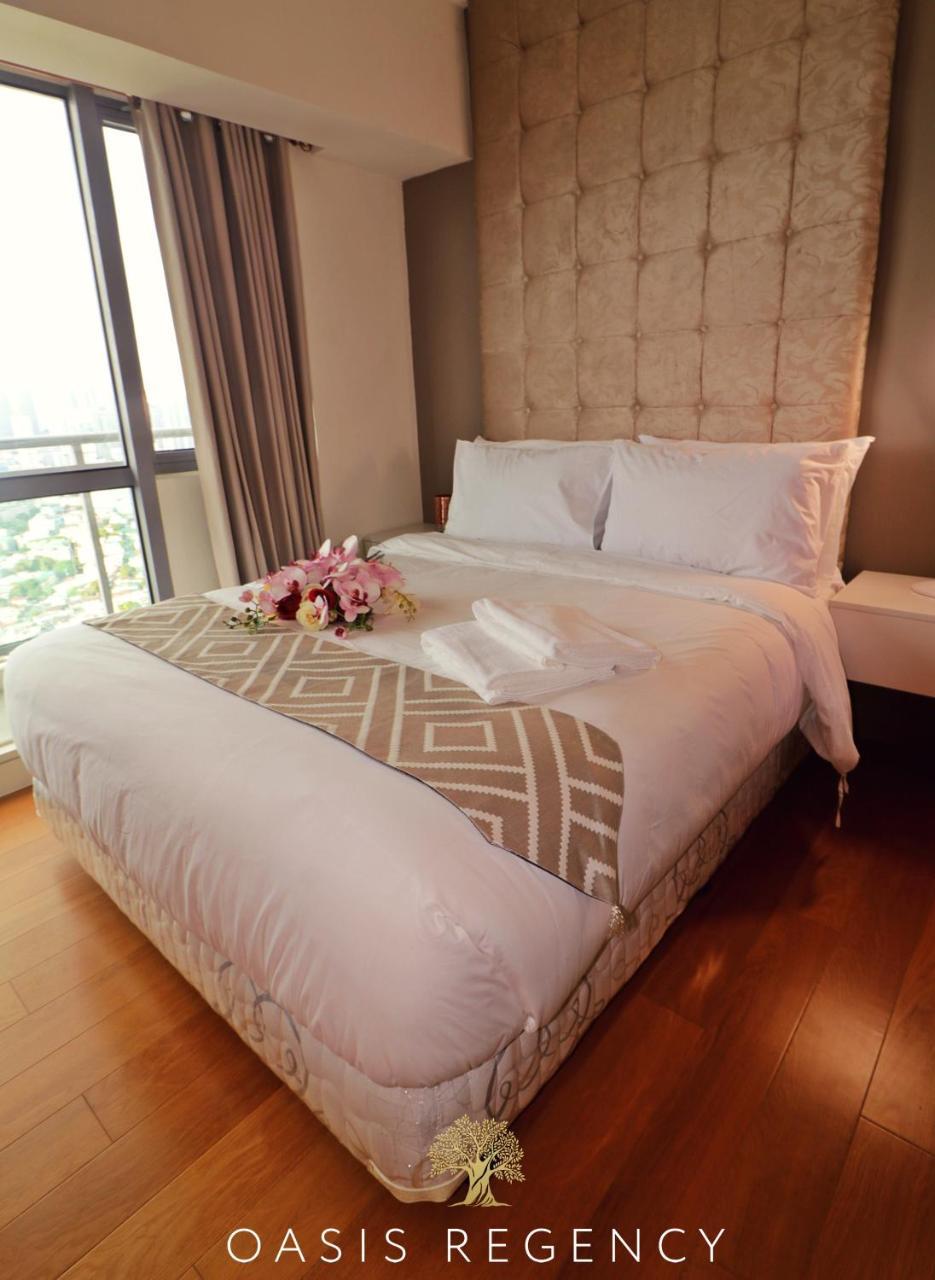 Ferienwohnung Oasis Regency @ Acqua Livingstone Near Rockwell Mandaluyong Exterior foto