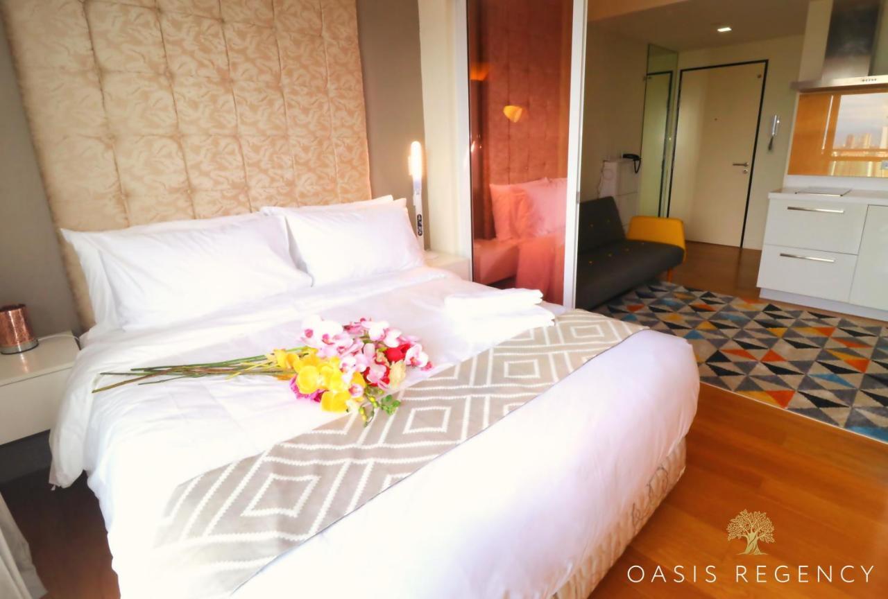 Ferienwohnung Oasis Regency @ Acqua Livingstone Near Rockwell Mandaluyong Exterior foto
